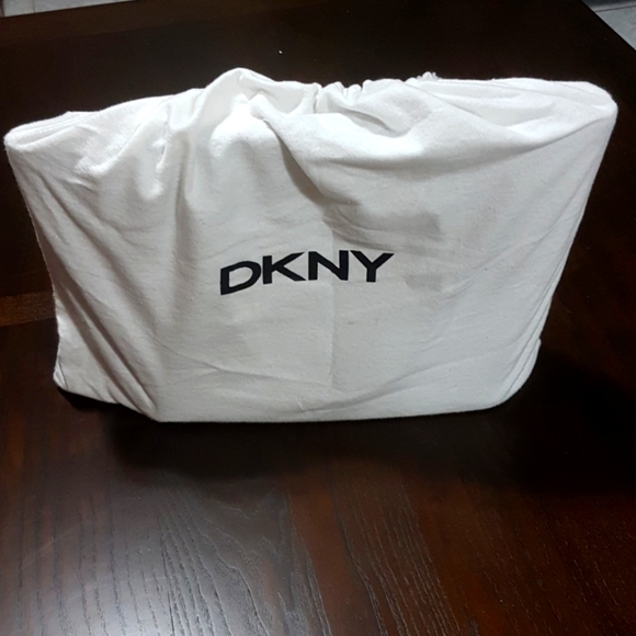 DKNY Bryant Large Tote Handbag - Picture 13 of 16